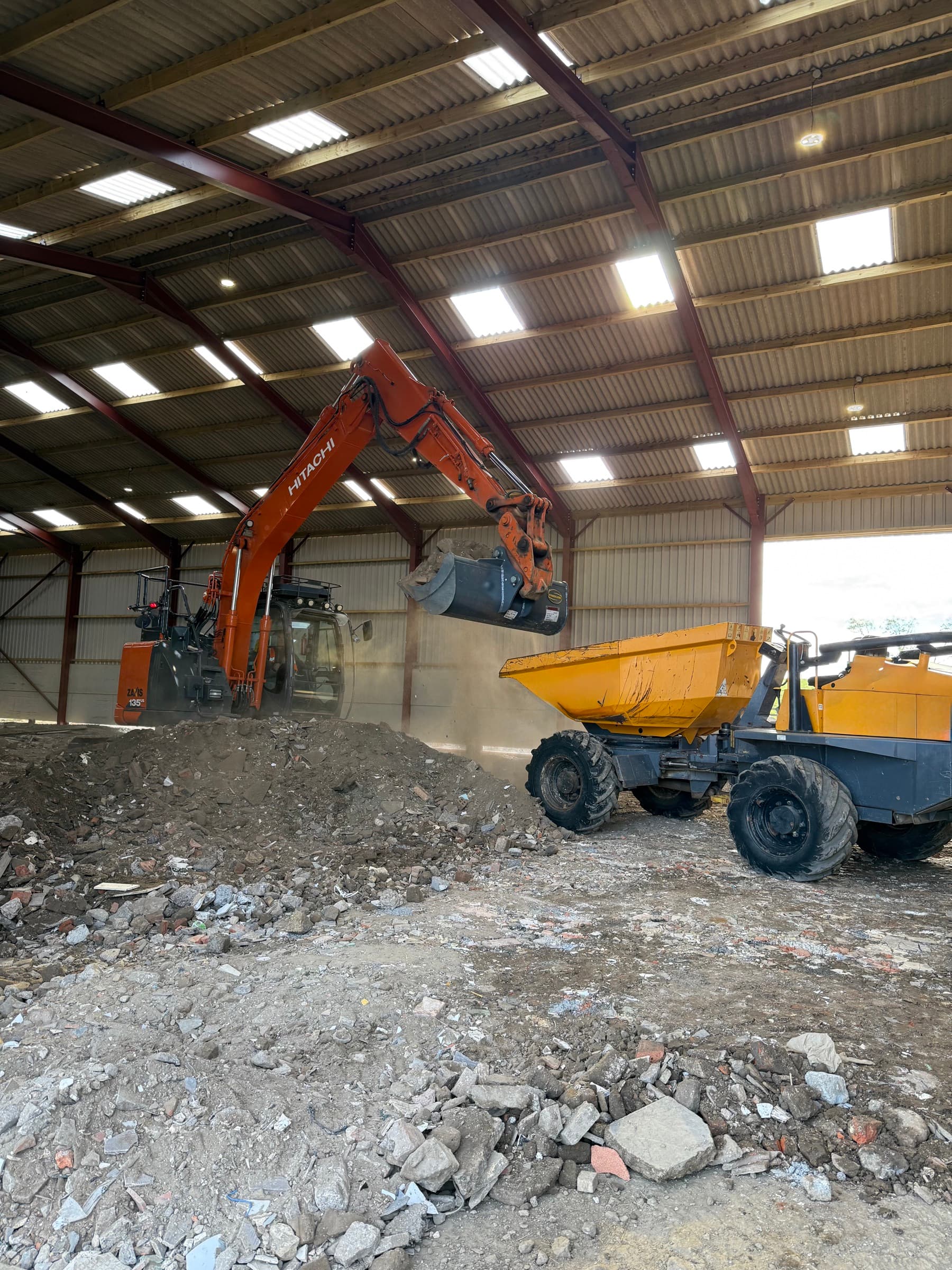JF Umpleby Hitachi excavator loading a dumper on site